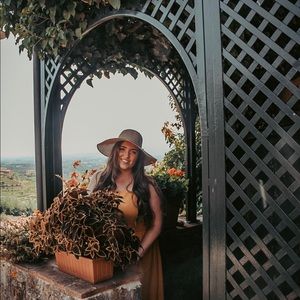 Meet your Posher, Naomi